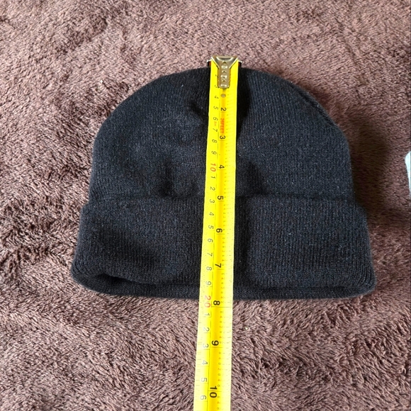 2 women's Toques - Picture 4 of 6